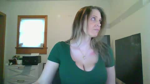 BlueEyedDDVixen online show from 2, 2, 2026