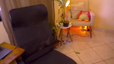 Snapshot of blueflora chatting on 12, 6, 2026 FLORAA online show from 12, 6, 2026