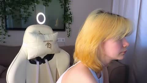 Snapshot of blvckmilk chatting on 20, 6, 2026 Alice and David online show from 20, 6, 2026