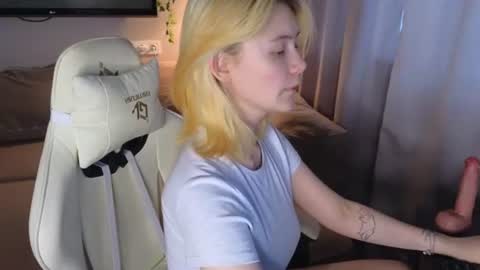 Snapshot of blvckmilk chatting on 20, 7, 2026 Alice and David online show from 20, 7, 2026