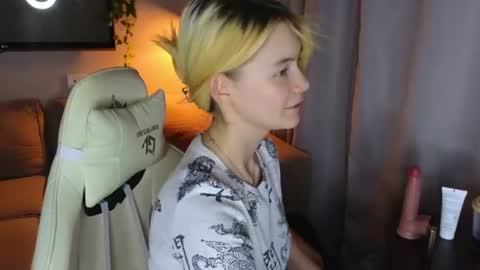 Snapshot of blvckmilk chatting on 25, 7, 2026 Alice and David online show from 25, 7, 2026