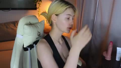 Snapshot of blvckmilk chatting on 28, 7, 2026 Alice and David online show from 28, 7, 2026