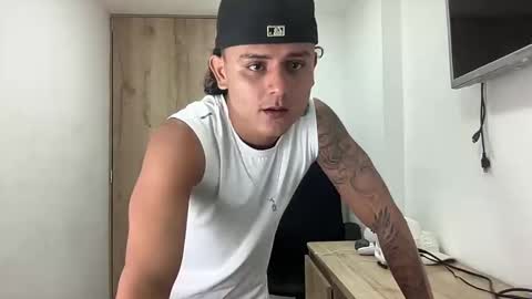 Snapshot of bob_pettersonn chatting on 30, 9, 2025 Bob INDEPENDENT MODEL online show from 30, 9, 2025