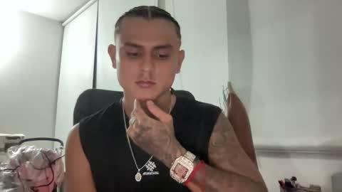 Snapshot of bob_pettersonn chatting on 19, 10, 2025 Bob INDEPENDENT MODEL online show from 19, 10, 2025