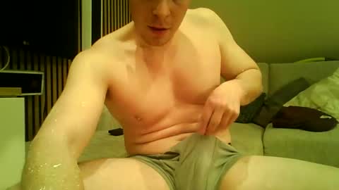 Snapshot of bodyb93 chatting on 10, 4, 2026 Sascha online show from 10, 4, 2026