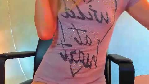 Snapshot of bom_mia_bom chatting on 8, 7, 2026 Mia online show from 8, 7, 2026
