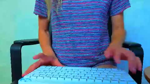 Snapshot of bom_mia_bom chatting on 8, 7, 2026 Mia online show from 8, 7, 2026