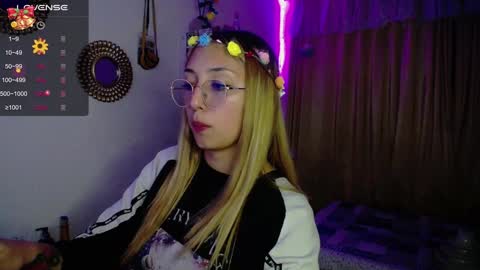 Snapshot of bonny_clyde_xx_ chatting on 17, 12, 2024 Soffy Brooks Independent model online show from 17, 12, 2024