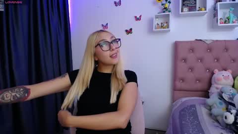 Snapshot of bonny_clyde_xx_ chatting on 8, 5, 2026 Soffy Brooks Independent model online show from 8, 5, 2026