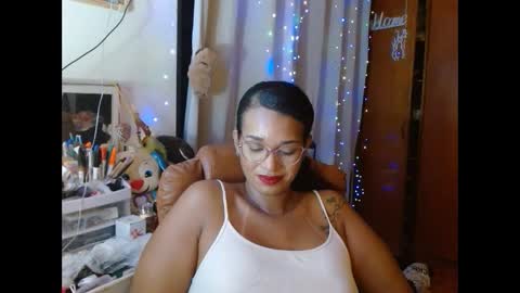 Queen Bon Vivantt online show from 25, 2, 2025