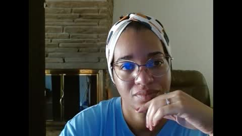 Queen Bon Vivantt online show from 9, 10, 2025