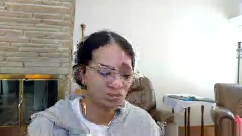 Queen Bon Vivantt online show from 5, 12, 2025