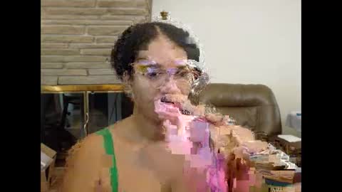 Queen Bon Vivantt online show from 18, 12, 2025