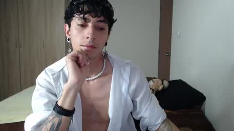 Boy Astro online show from 28, 2, 2025