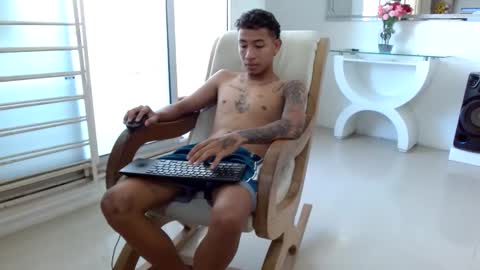 Snapshot of boyhot_sw chatting on 25, 10, 2025 boyhot_sw online show from 25, 10, 2025