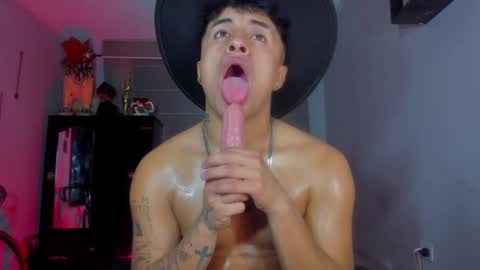 Snapshot of boylatin_777 chatting on 21, 1, 2025 miguel online show from 21, 1, 2025