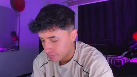 Snapshot of boylatin_777 chatting on 28, 2, 2025 miguel online show from 28, 2, 2025