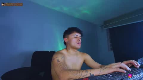 Snapshot of boylatin_777 chatting on 31, 10, 2025 miguel online show from 31, 10, 2025