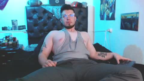 brad hot boy online show from 18, 4, 2026