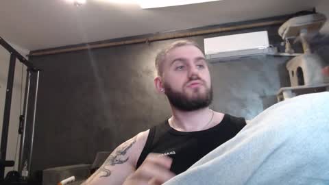 Snapshot of brad_pittfall chatting on 28, 11, 2025 ask me online show from 28, 11, 2025