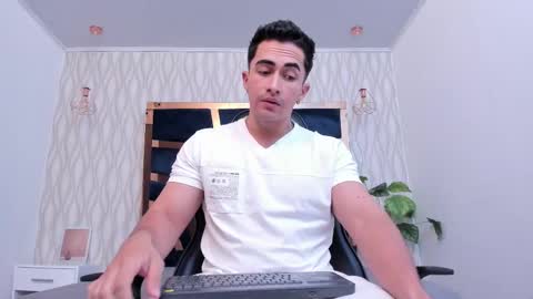 Snapshot of brad_summer chatting on 5, 1, 2025 brad summer online show from 5, 1, 2025