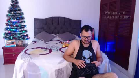 Snapshot of bradandjenn chatting on 23, 12, 2024 Your favorite couple and the best butt on Chatur online show from 23, 12, 2024