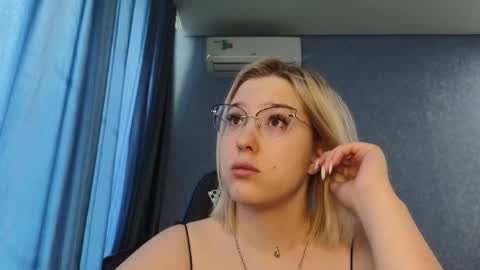 Snapshot of brandy__stars chatting on 28, 5, 2026 Belle online show from 28, 5, 2026