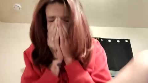 Snapshot of bratlips chatting on 8, 11, 2025 bratlips online show from 8, 11, 2025