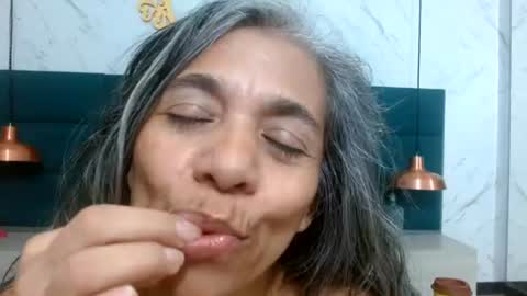 Snapshot of brenda_velasquez chatting on 18, 6, 2026 BRENDA VELASQUEZ online show from 18, 6, 2026
