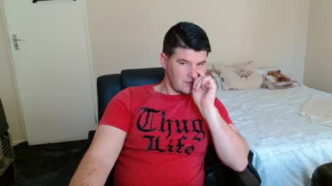 Snapshot of brendansexyboy098754 chatting on 25, 5, 2026 ask me lol online show from 25, 5, 2026