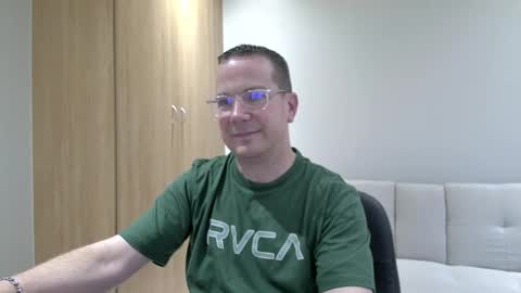 Snapshot of brettdj chatting on 14, 11, 2025 Brett online show from 14, 11, 2025