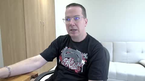 Snapshot of brettdj chatting on 15, 11, 2025 Brett online show from 15, 11, 2025