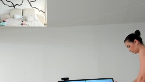    online show from 1, 2, 2025