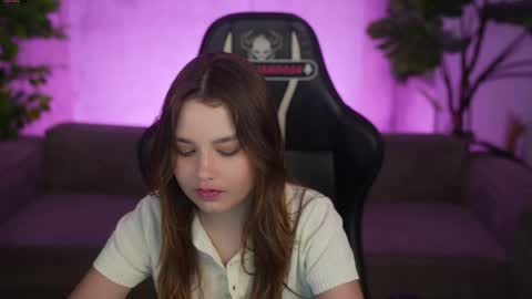 Snapshot of bright_diamonds_054 chatting on 4, 6, 2026 Diamonds Girls online show from 4, 6, 2026