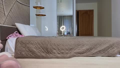 Amina Adelina online show from 8, 3, 2025