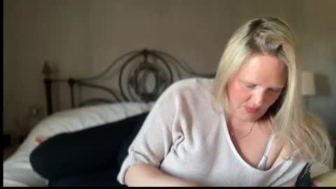 Snapshot of british_bella chatting on 23, 4, 2026 British Bella online show from 23, 4, 2026