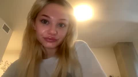 Snapshot of britneycherry08 chatting on 9, 6, 2026 britneycherry08 online show from 9, 6, 2026