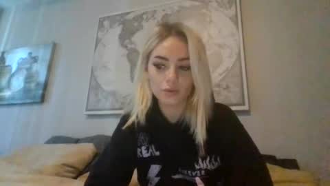 Snapshot of britneycherry08 chatting on 25, 6, 2026 britneycherry08 online show from 25, 6, 2026