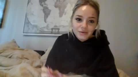 Snapshot of britneycherry08 chatting on 4, 7, 2026 britneycherry08 online show from 4, 7, 2026