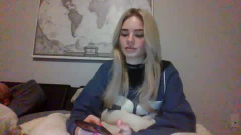 Snapshot of britneycherry08 chatting on 8, 7, 2026 britneycherry08 online show from 8, 7, 2026