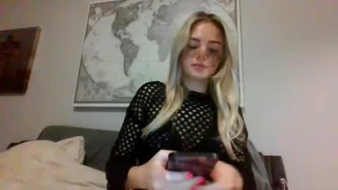 Snapshot of britneycherry08 chatting on 9, 7, 2026 britneycherry08 online show from 9, 7, 2026