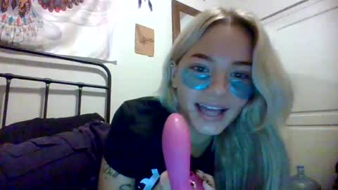 Snapshot of britneycherry08 chatting on 30, 7, 2026 britneycherry08 online show from 30, 7, 2026
