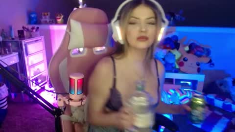 Snapshot of britneyskylarx chatting on 4, 12, 2025 britneyskylarx online show from 4, 12, 2025