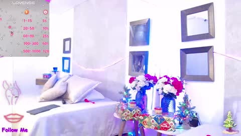 brittany 25 years old  happy as a worm  online show from 29, 12, 2024