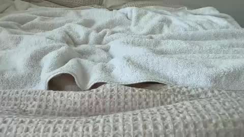 tall smooth vers gay online show from 12, 1, 2025