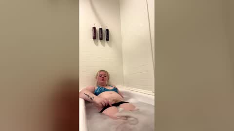 bruhbabexoxo online show from 23, 4, 2026