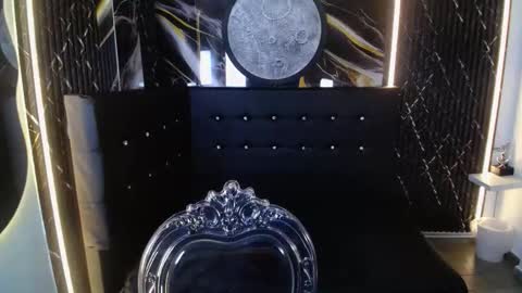 Bruja SCarlata online show from 4, 11, 2025