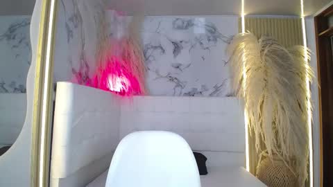 Bruja SCarlata online show from 19, 12, 2025