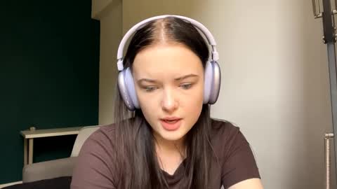 Snapshot of brunaceasor chatting on 7, 5, 2026 Luna online show from 7, 5, 2026