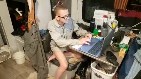 Snapshot of brushsquach chatting on 17, 3, 2026 Steve... aka SkinnieDippin aka TimberTramp online show from 17, 3, 2026